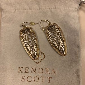 Kendra Scott Kathryn Drop Earrings. Rare!!